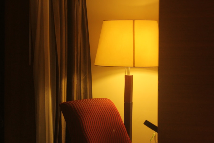 Photo Cylindrical fabric floor lamp for bedroom leisure area