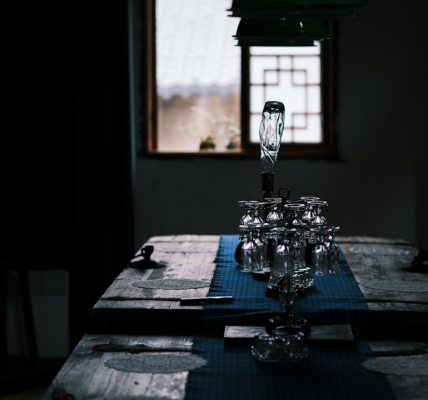 Photo ribbed glass bedroom table lamp