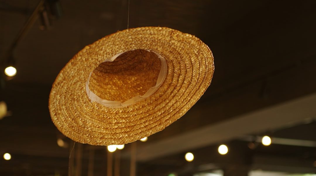 Photo industrial design straw hat pendant lamp