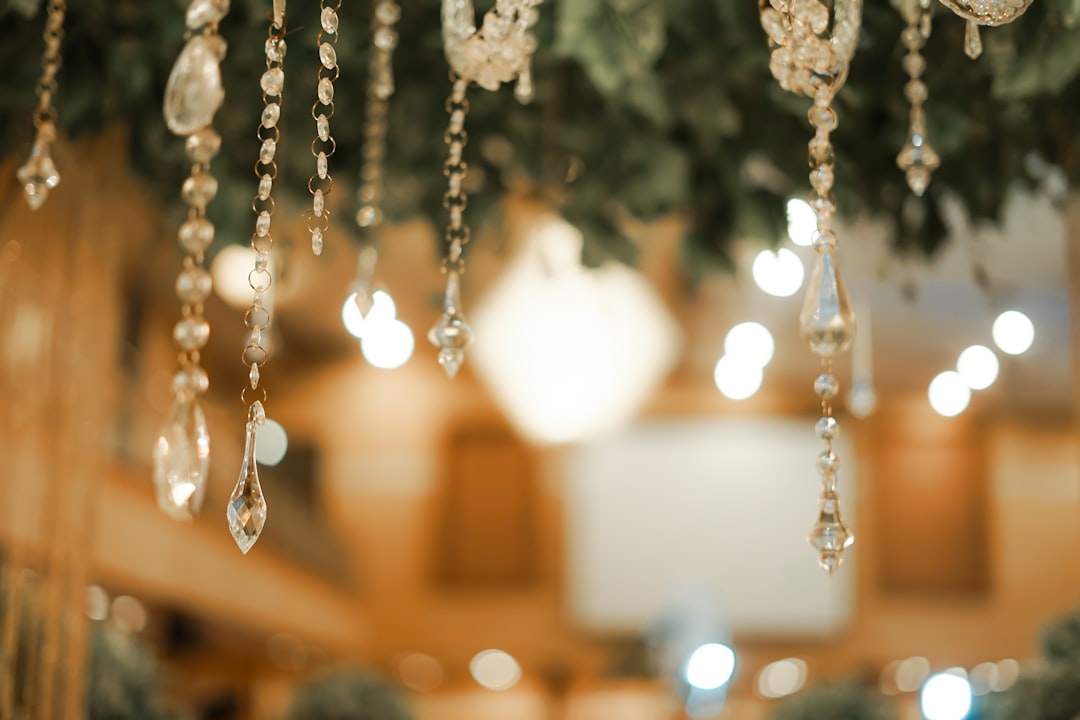 Photo wooden bead chandelier